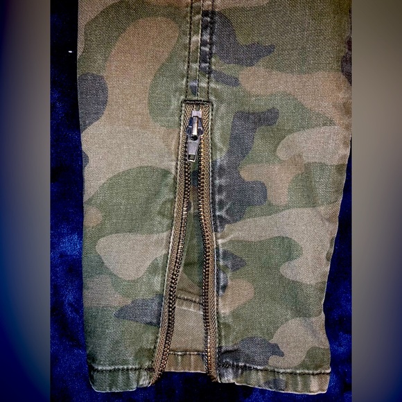 PACSUN | Green Camouflage | Cargo Pants | Skinny | With zippers - Picture 5 of 6